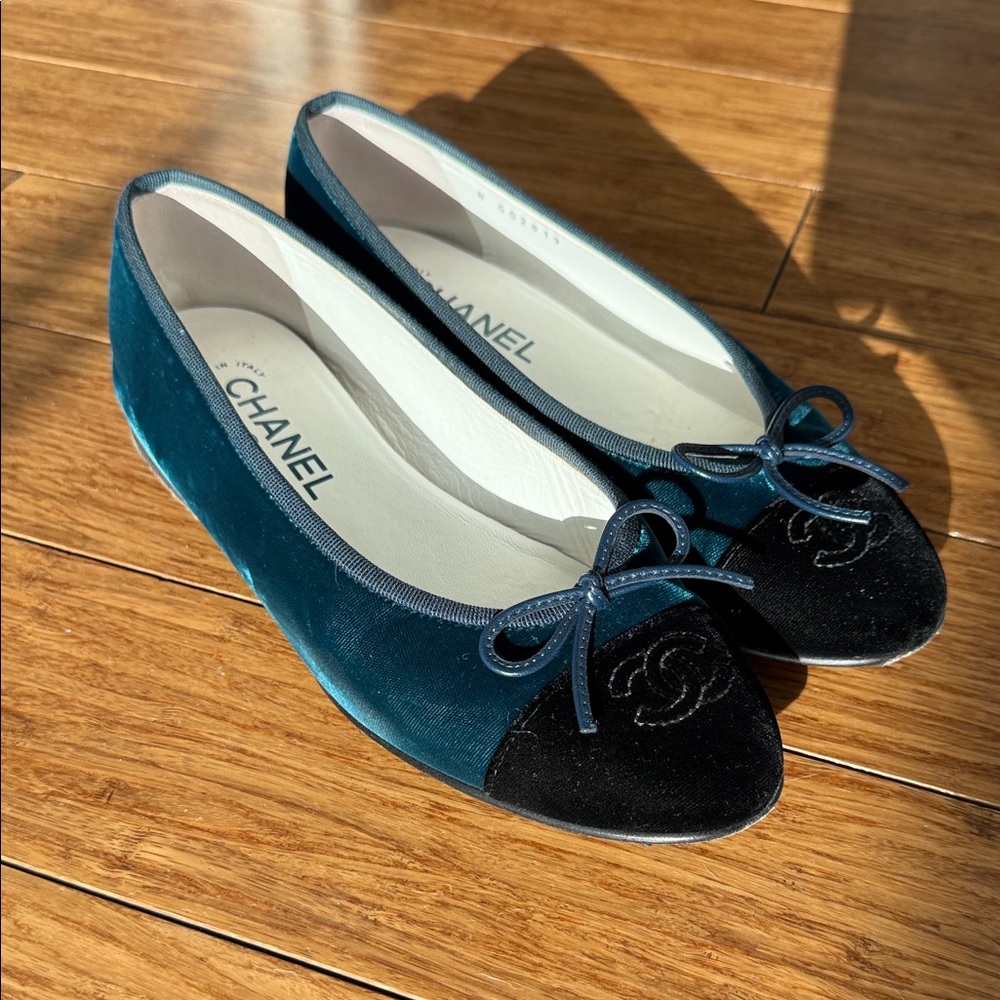 Chanel Women's Blue and Black Velvet Ballet Flats - 38